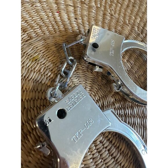 Pretend Play Handcuffs - Picture 3 of 9